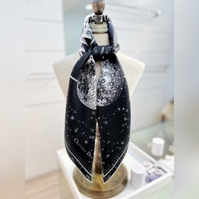 Этот шелковый квадратный шарф Dior Zod