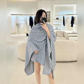 Шаль Fendi – воплощение роскоши на хо