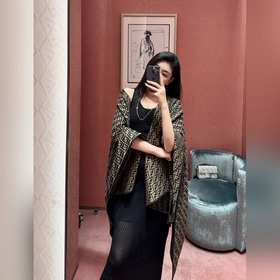 Шаль Fendi： роскошь в движении! [Клас