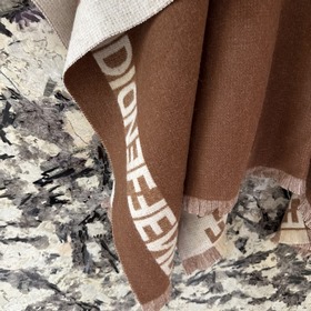 Плащ с капюшоном Fendi, изделие высшег