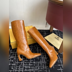 Ботинки Fendi 25SS с круглым носком. 