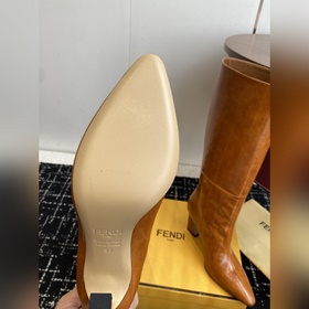 Ботинки Fendi 25SS с круглым носком. 