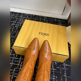 Ботинки Fendi 25SS с круглым носком. 