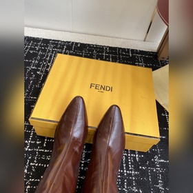 Ботинки Fendi 25SS с круглым носком. 
