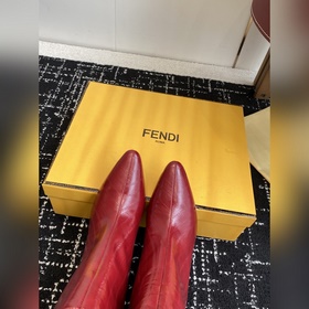 Ботинки Fendi 25SS с круглым носком. 