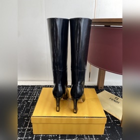 Ботинки Fendi 25SS с круглым носком. 