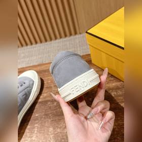 FENDI Новые низкие кроссовки в стиле «