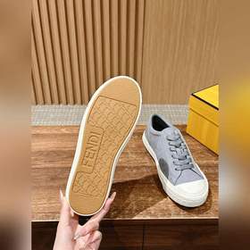 FENDI Новые низкие кроссовки в стиле «