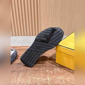 FENDI Новые спортивные туфли винтажном