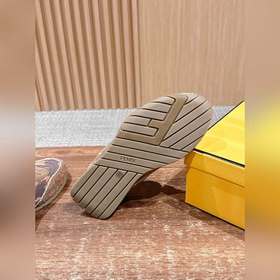 FENDI Новые спортивные туфли винтажном