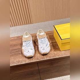 FENDI Новые спортивные туфли винтажном