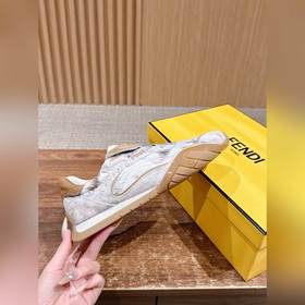 FENDI Новые спортивные туфли винтажном