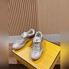 FENDI Новые спортивные туфли винтажном