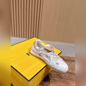 FENDI Новые спортивные туфли винтажном