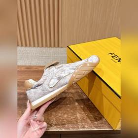 FENDI Новые спортивные туфли винтажном