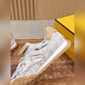 FENDI Новые спортивные туфли винтажном