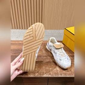 FENDI Новые спортивные туфли винтажном