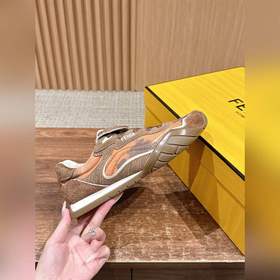 FENDI Новые спортивные туфли винтажном
