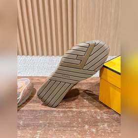 FENDI Новые спортивные туфли винтажном
