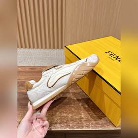 FENDI Новые спортивные туфли винтажном