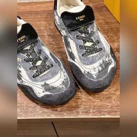 FENDI Новые спортивные туфли винтажном