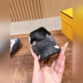 FENDI Новые спортивные туфли винтажном