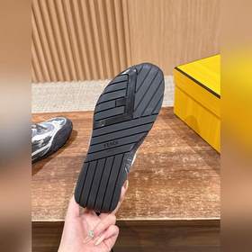 FENDI Новые спортивные туфли винтажном