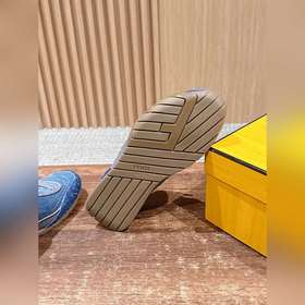 FENDI Новые спортивные туфли винтажном