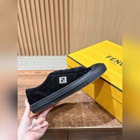 FENDI Новые низкие кроссовки в стиле «