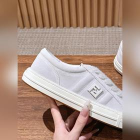 FENDI Новые низкие кроссовки в стиле «