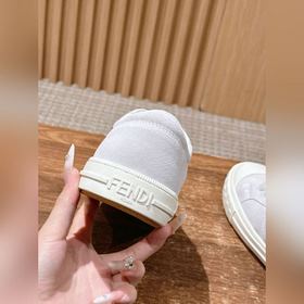 FENDI Новые низкие кроссовки в стиле «