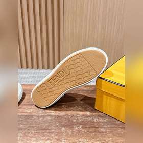 FENDI Новые низкие кроссовки в стиле «