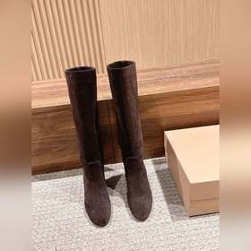 Высокие сапоги на каблуке из замши Gi