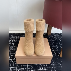 Gianvito Rossi Осень/Зима Подиум Новы