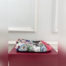Gucci 25SS  Наконец-то появилась ф