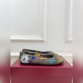 Gucci 25SS  Наконец-то появилась ф