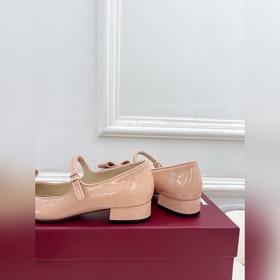 Gucci 25SS  Наконец-то появилась ф