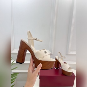 Gucci 25SS  Наконец-то появилась ф