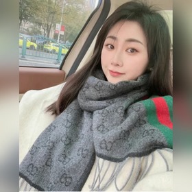 Новинка Gucci： длинный шарф унисекс бе