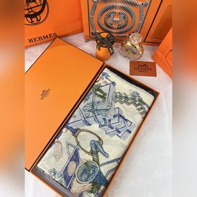 Двусторонний бархатный шарф квадратной