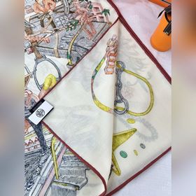 Двусторонний бархатный шарф квадратной