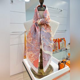 Высоко рекомендуемый шелковый шарф Her