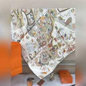 Незаменимый шелковый шарф Hermès для с