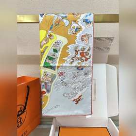 Незаменимый шелковый шарф Hermès для с