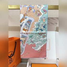 Незаменимый шелковый шарф Hermès для с