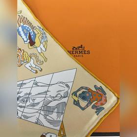 Незаменимый шелковый шарф Hermès для с