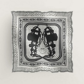 Шарф Hermès Polka Dot Bandana 70 Squa