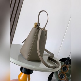 Сумка Pebble Bucket Сумка Pebble, изго