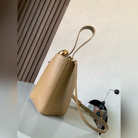 Сумка Pebble Bucket из мягкой кожи с з