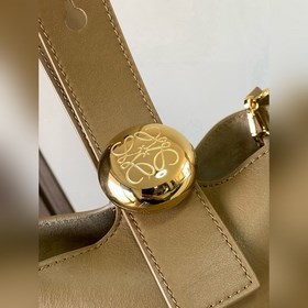 Сумка Pebble Bucket из мягкой кожи с з